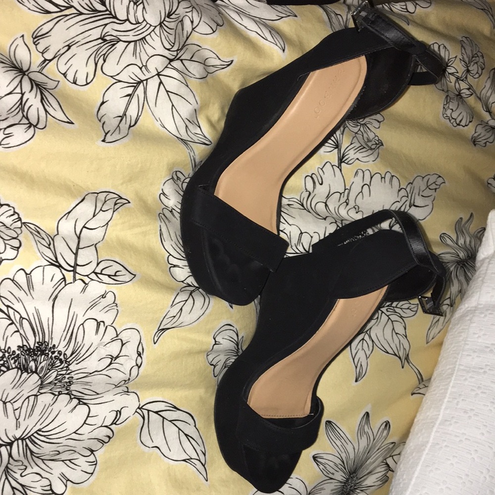 WEDGE HEELS